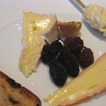 オーベルジュ・ド・リル ナゴヤ - カマンベール、エポワス、ヴァシュラン・ド・シェーブル