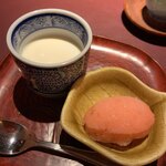 赤坂 渡なべ - イチゴのシャーベット、白いコーヒープリン