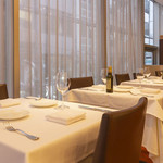 アルバロンガ - テーブル席