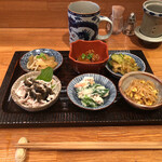 Chuugokuryouri Horiuchi - 小皿六種盛り。これが楽しみでBランチなんだ