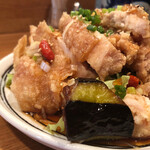 Chuugokuryouri Horiuchi - 揚げ鷄(ユーリンチ)。酸味と甘みのタレがうますぎ
                        クコの実を添えて、少し上品に