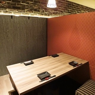 A completely private room with sunken kotatsu seating for up to 4 people.Stretch your legs and relax.