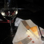 醸造酒場アジート - ワインとチーズケーキ