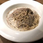 天びん棒 - 名物マッシュルームパスタ（980円）