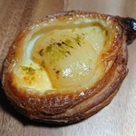 121123909 - 【ポワール：280円】
                      美味しかった洋梨のデニッシュ。
                      最近デニッシュが好きになってきました。