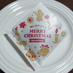 Manneken - 【包み紙】
                        ワッフルを包む紙？もクリスマスバージョン。
                        忙しい年の瀬ですが、こういうのに気づかずムシャムシャ食べないように、気持ちに少しの余白は残しつつ生活したいものです。(何の話)
