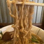 G麺７ - ピロピロの平打ち手もみ縮れ麺