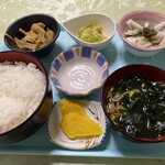 居酒屋 かんぱい - ご飯・蕎麦碗・小鉢3・漬け物