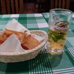 新千歳エアポートレストラン by ROYAL HOST - ポテトチップスと一番搾り