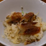 sumibiyakitoritorikko - あなご釜飯を茶碗に装い・・・