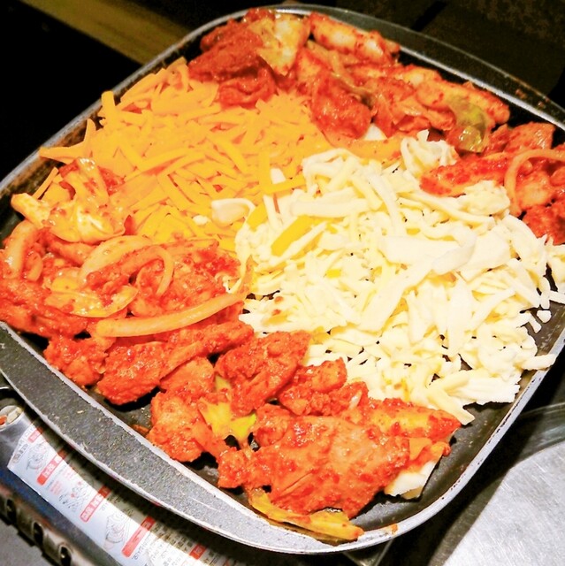 新大久保でチーズを味わうならここ！とろけるおすすめ20選 [食べログ