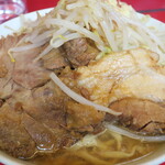 ラーメン二郎 - 豚