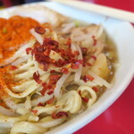 ラーメン二郎 - 粗挽き唐辛子投下～♪