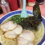 Kouchiyan Ramen - 色は半透明ながら充分なコクとパンチ強さ