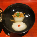 銀座 しのはら - 小蕪にバチコ、帆立真丈のお椀