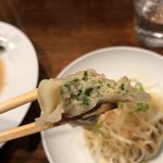 創作麺工房 鳴龍 - 餡もジューシー