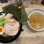 Yokohama Iekei Ramen Yuurakuya - 