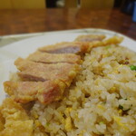 菜香園 - 豚ロース炒飯とワンタンセットの炒飯