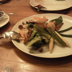 鴛鴦酒家 - 海鮮と野菜を大切に調理