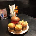 ICON - ３００ＢＵＲＧＥＲ達成記念バーガー！！