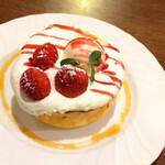 星乃珈琲店 - 苺とふんわりクリームのスフレパンケーキ