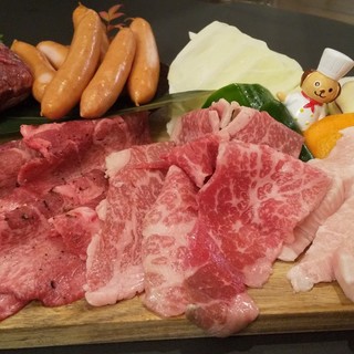 ファミリーセット ご家族 女性も満足セット 3980円で2名様分です 焼肉どころ頂 いただき 灘 焼肉 食べログ