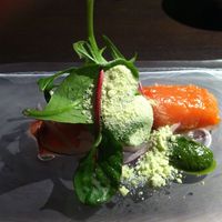 SIO syuji hijikuro - さすが元和食の料理人。桜マスの歯ごたえと柔らかさがちょうどいいバランスに火入れされてました。液体窒素でパウダー状になった抹茶風味のチーズも美味！
