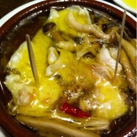 スペイン料理 La Cazuela 三ノ宮 ミント神戸店 - アヒージョ:(春メニュー)桜鯛と木の子のタイム風味