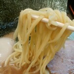 寿々喜家 - 安定の中太ストレート麺