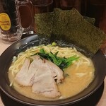 横浜家系ラーメン花崎家 - 豚骨醤油ラーメン