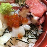 生麦 - ★海鮮ちらし（900円）★ご飯はこんな感じ