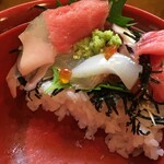 生麦 - ★海鮮ちらし（900円）★ご飯 断面