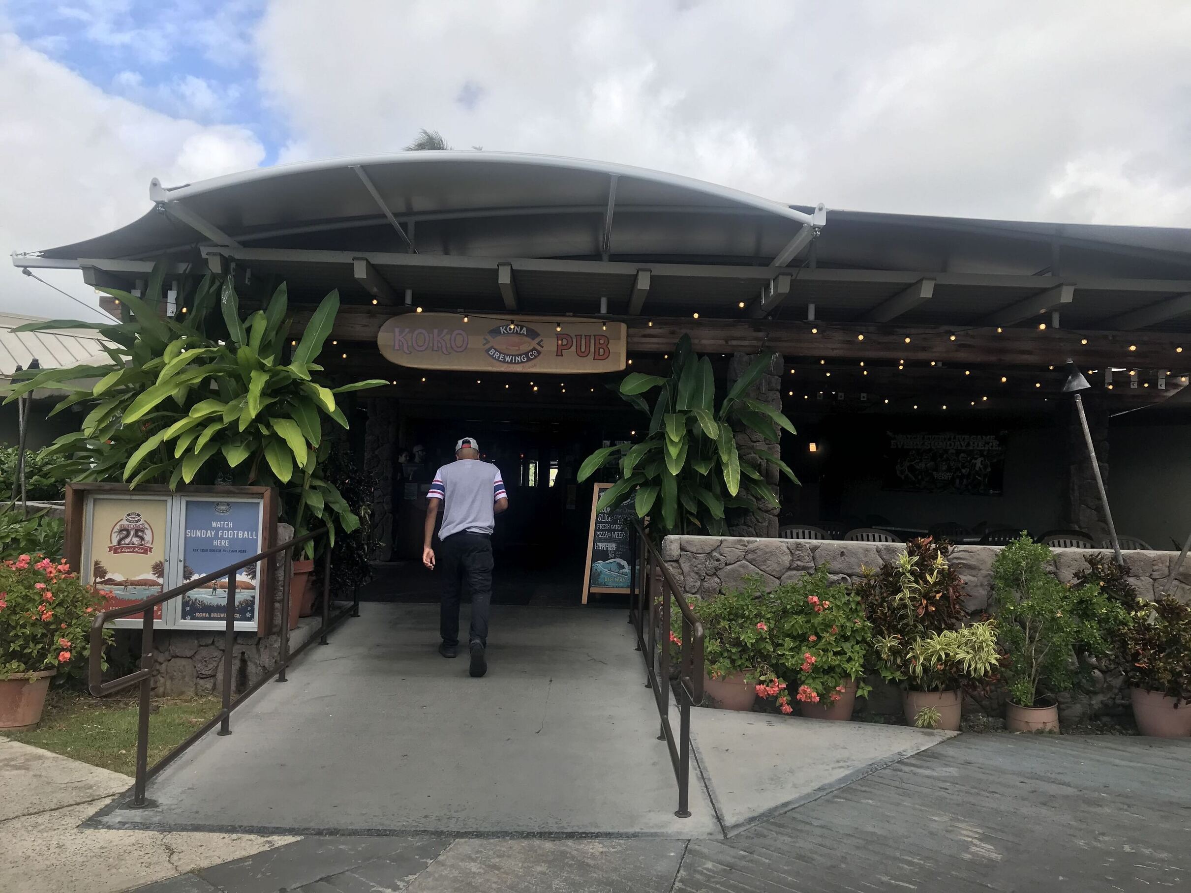 写真 : Kona Brewing Company Koko Marina Pub （コナブリューイング