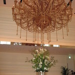 オーベルジュ・ド・リル ナゴヤ - 森田恭通デザインの木製シャンデリア