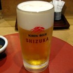 Shiduka - 生ビール中(672円)店名入りジョッキ