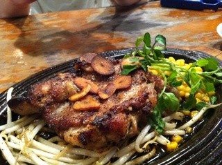 ドラフトキング - 鶏もも肉のガーリックペッパーステーキ
