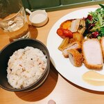 とんかつカンティーヌ　ゆめみるこぶた - 雑穀ごはん