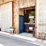 ラフ&タフ コーヒースタンド - 店舗入り口