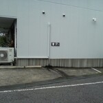 ラ ブーランジェリー ヒラツカ - 店横の駐車スペース