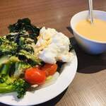 フォルクス - 料理写真:コーンスープ、ちょっと味が変わったのかな?トマトがこれでもか!ってくらい皮が厚く硬いな〜( ; _ ; )