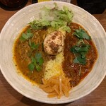 SPICY CURRY 魯珈 - 2種カレー(戻り鰹の激辛薬膳カレー、青唐辛子と黒胡椒の鶏白湯手羽先カレー)