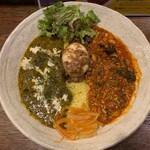 SPICY CURRY 魯珈 - 2種カレー(骨付きマトン、シビ辛トマト木耳キーマ)＋るうろう煮玉子