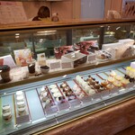 パティスリーばら苑 - ショーケース