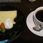 夢道CAFE - ブレンドコーヒーと絹シフォンケーキ