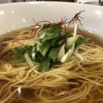 広東麺チャーリー - 香ばしい中華スープにシコシコたまご麺