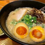 Hakata Ramen Tanaka - 煮玉子、生ニンニク、博多ラーメン