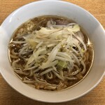 ラーメン二郎 - ラーメン 780円　麺半分・ヤサイ少な目にんにくで