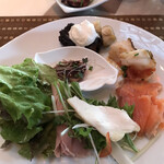 RISTORANTE OZIO - 朝食ビュッフェ３０２５円（総額）。チョコレートフレンチトーストにはバナナのローストを合わせました。相性が良く、とても美味しかったです（╹◡╹）