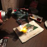 Kaijuu Sakaba - バードンが火を噴く”炙りしめ鯖”　680円＋税　炙り攻撃中～