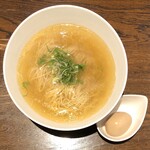 支那そばや - （評価不能）【卒業ラーメン】美瑛産小麦の塩らぁ麺、1000円。名古屋コーチン味付たまご、クーポン使用。